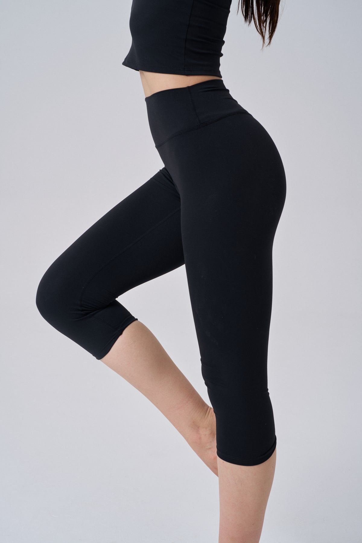 Everyday Sculpt Capri Leggings | Black