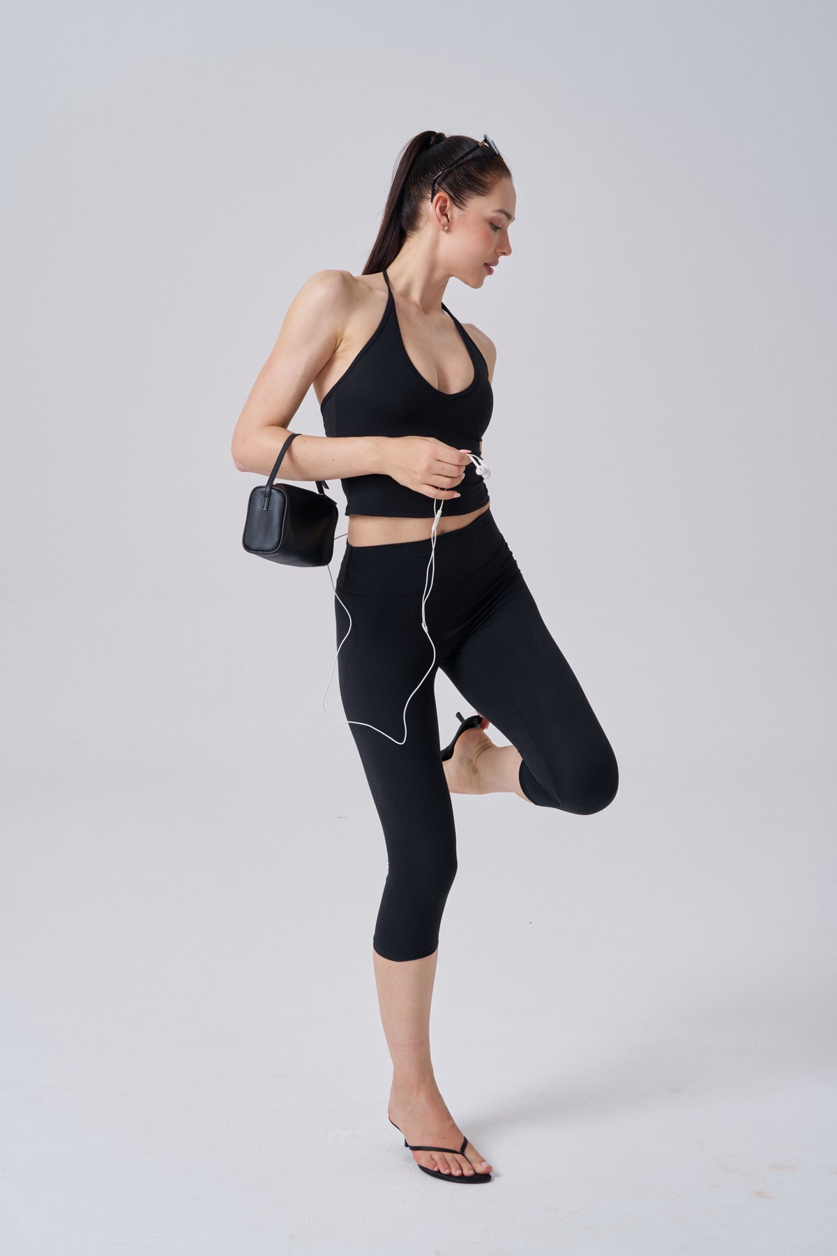Everyday Sculpt Capri Leggings | Black